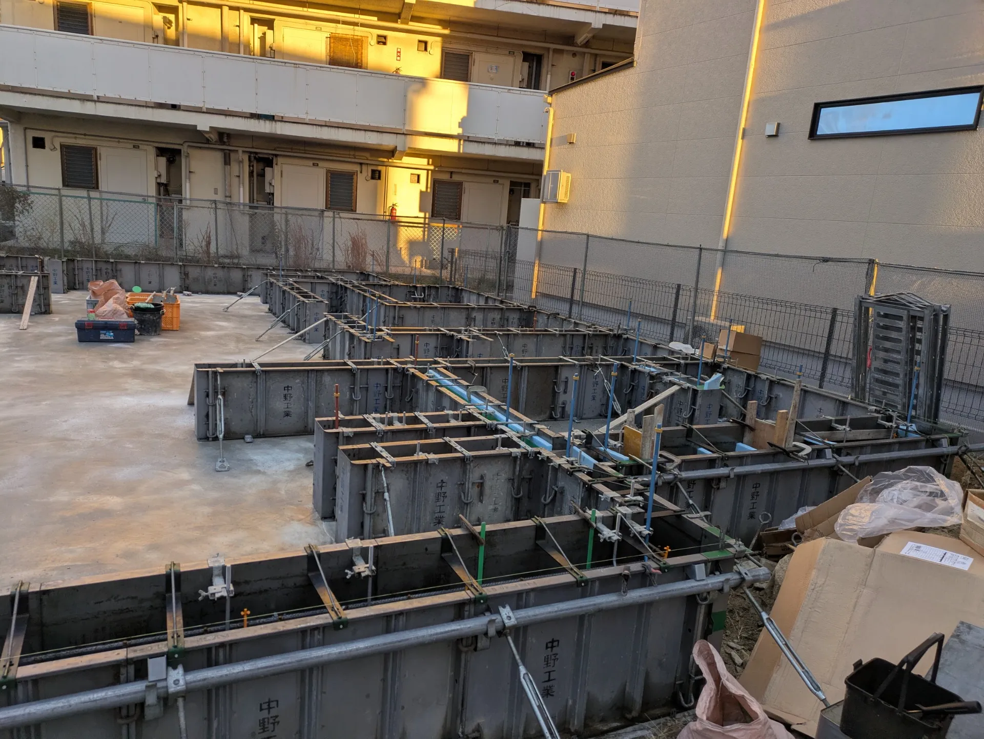 基礎工事、型枠、配筋