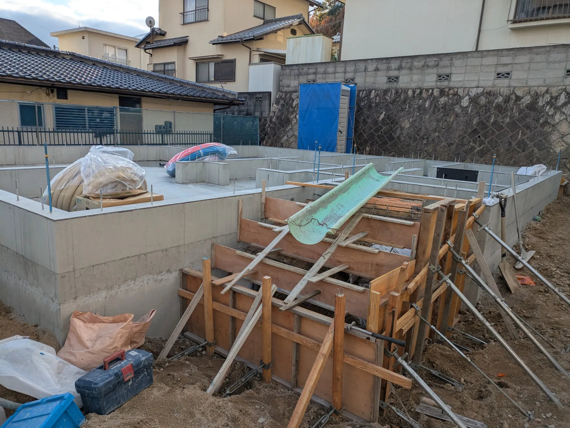 基礎工事、型枠、配筋